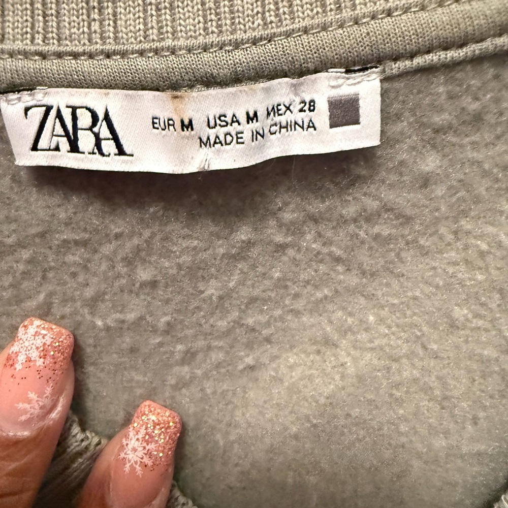 Zara Sleeveless V-Neck Top - Picture 2 of 3